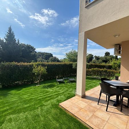 Apartment Punta Premantura E With Garden Экстерьер фото