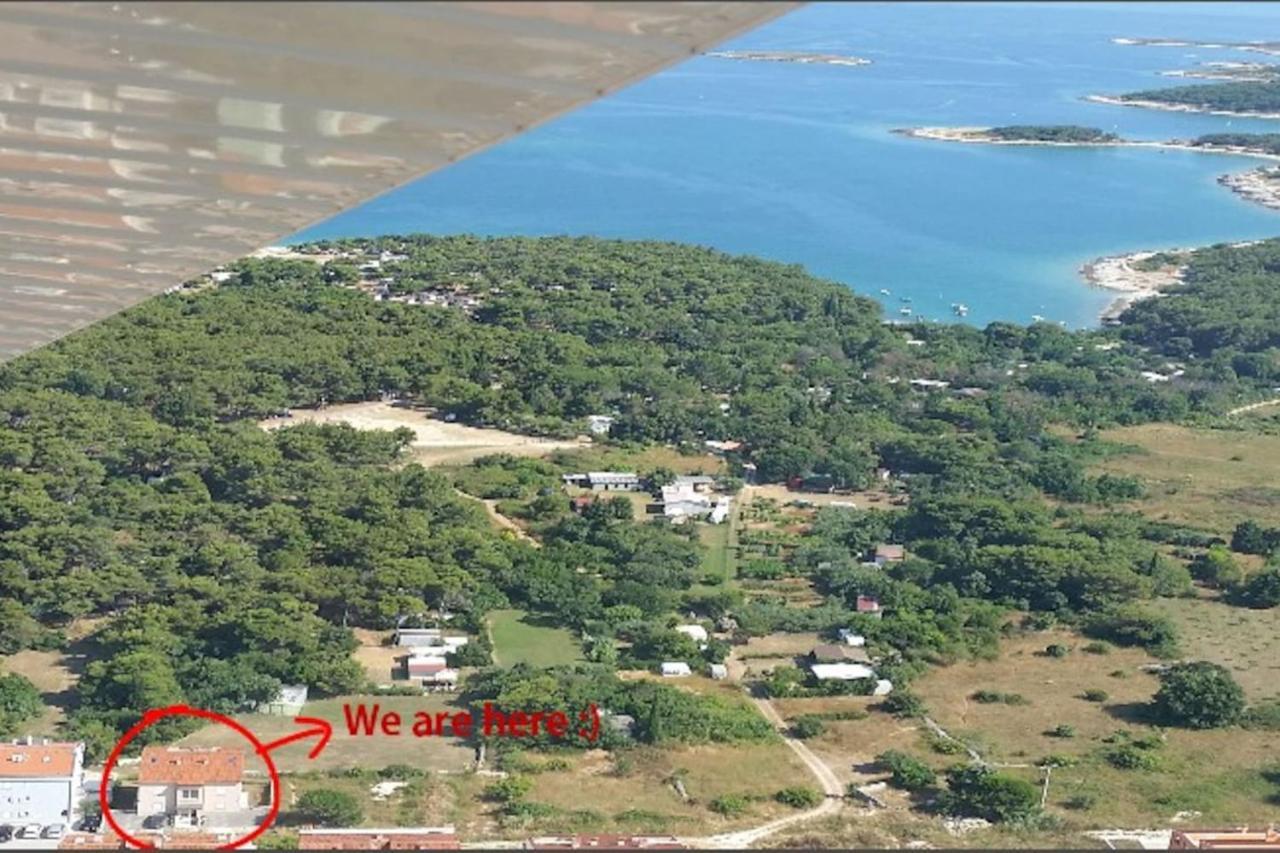 Apartment Punta Premantura E With Garden Экстерьер фото