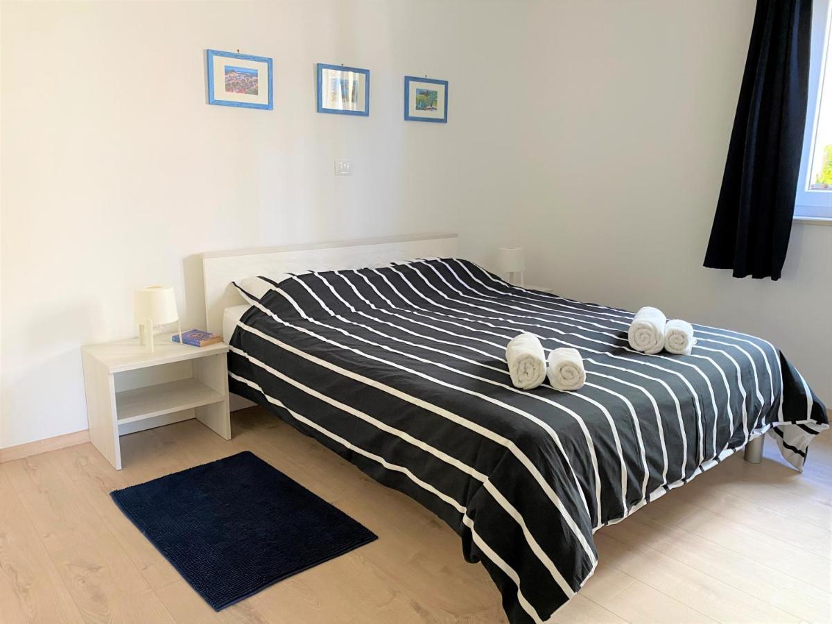 Apartment Punta Premantura E With Garden Экстерьер фото