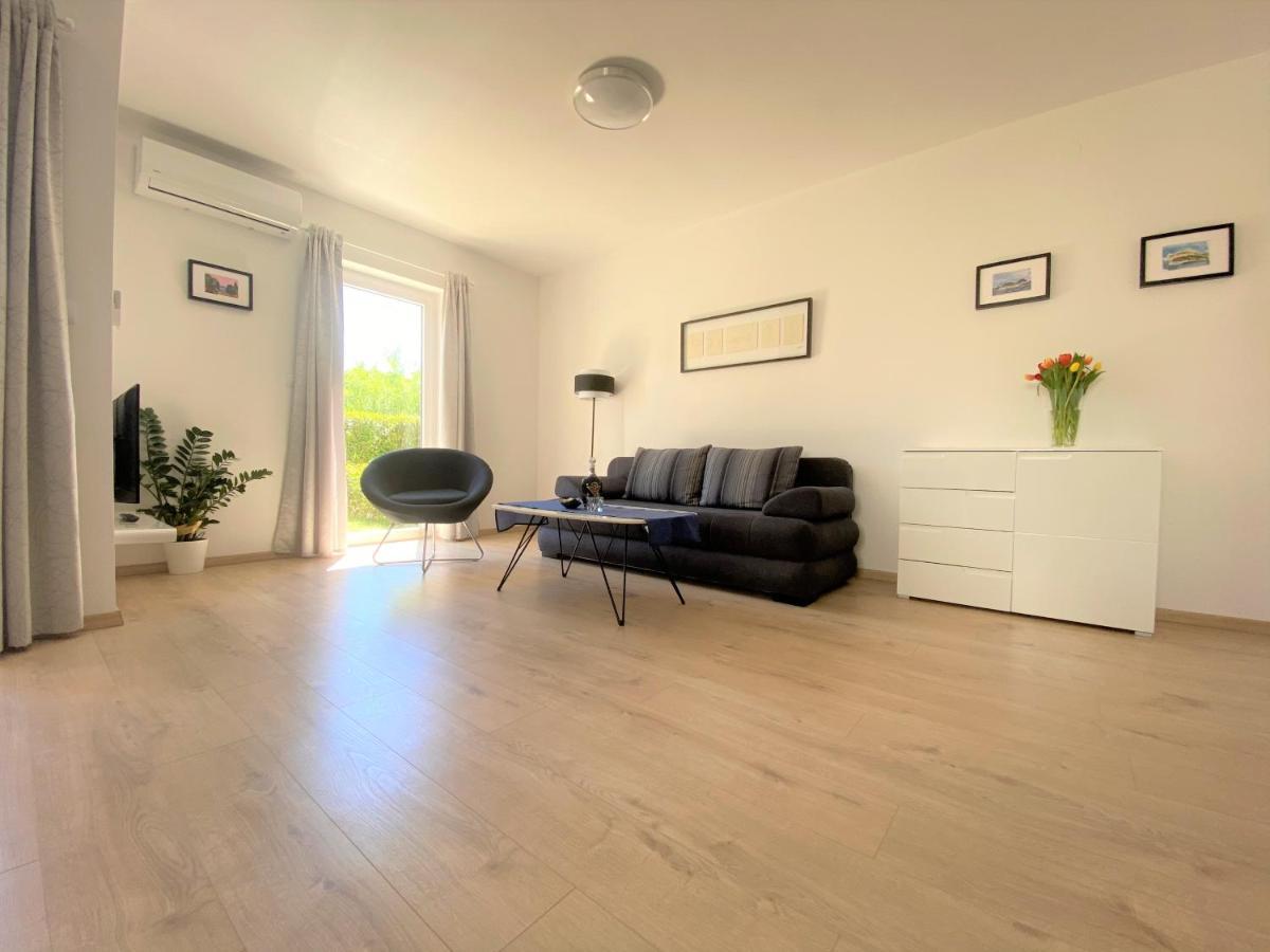 Apartment Punta Premantura E With Garden Экстерьер фото
