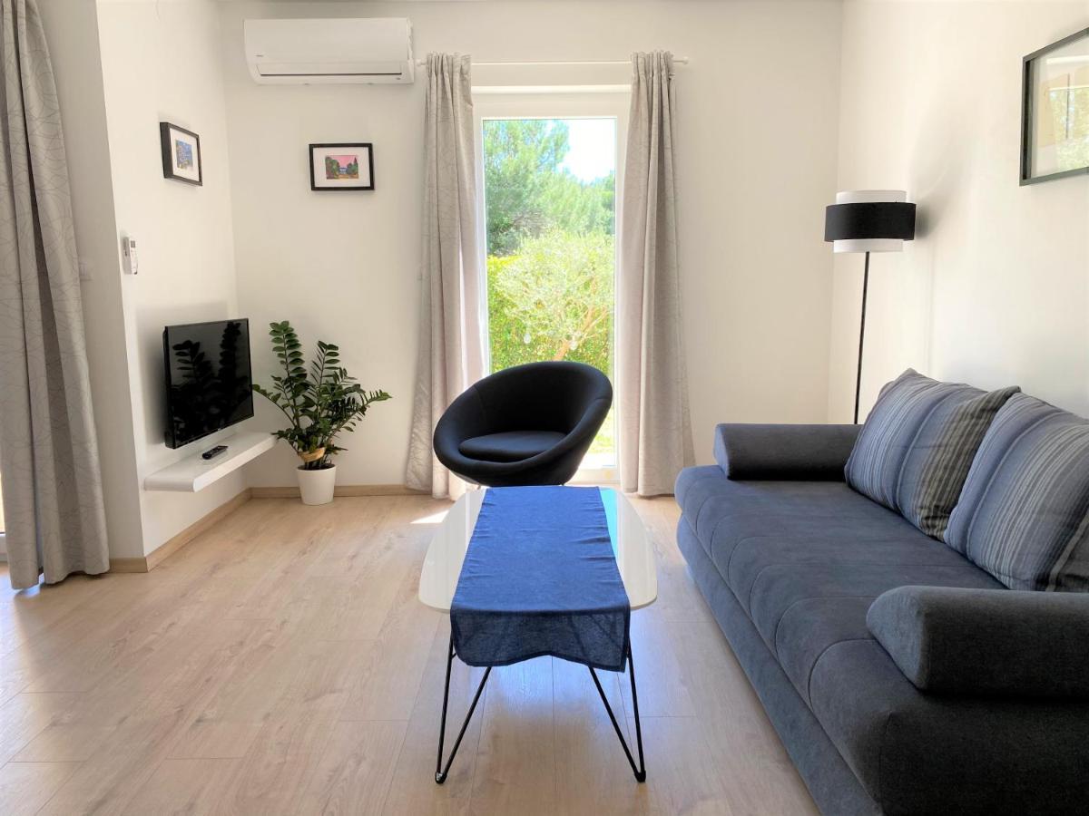 Apartment Punta Premantura E With Garden Экстерьер фото