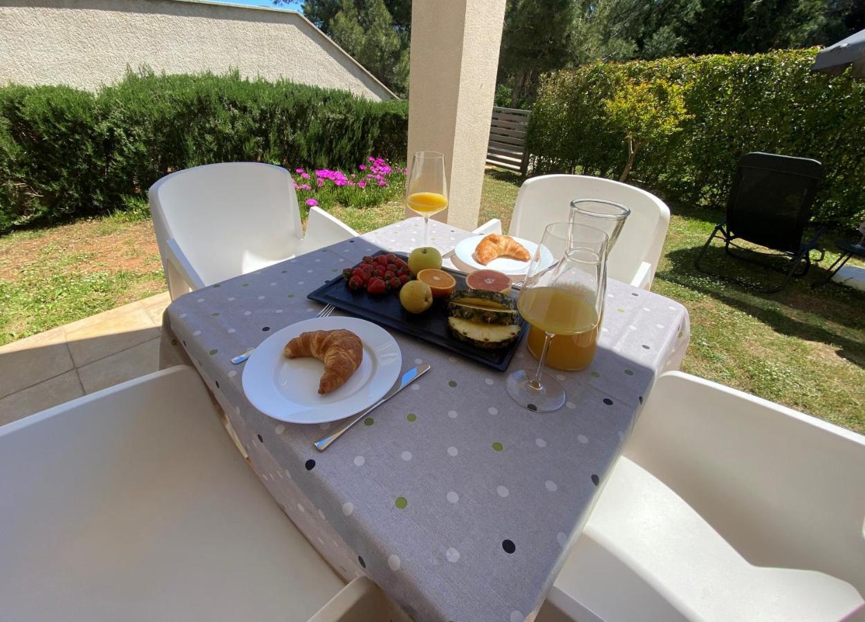 Apartment Punta Premantura E With Garden Экстерьер фото