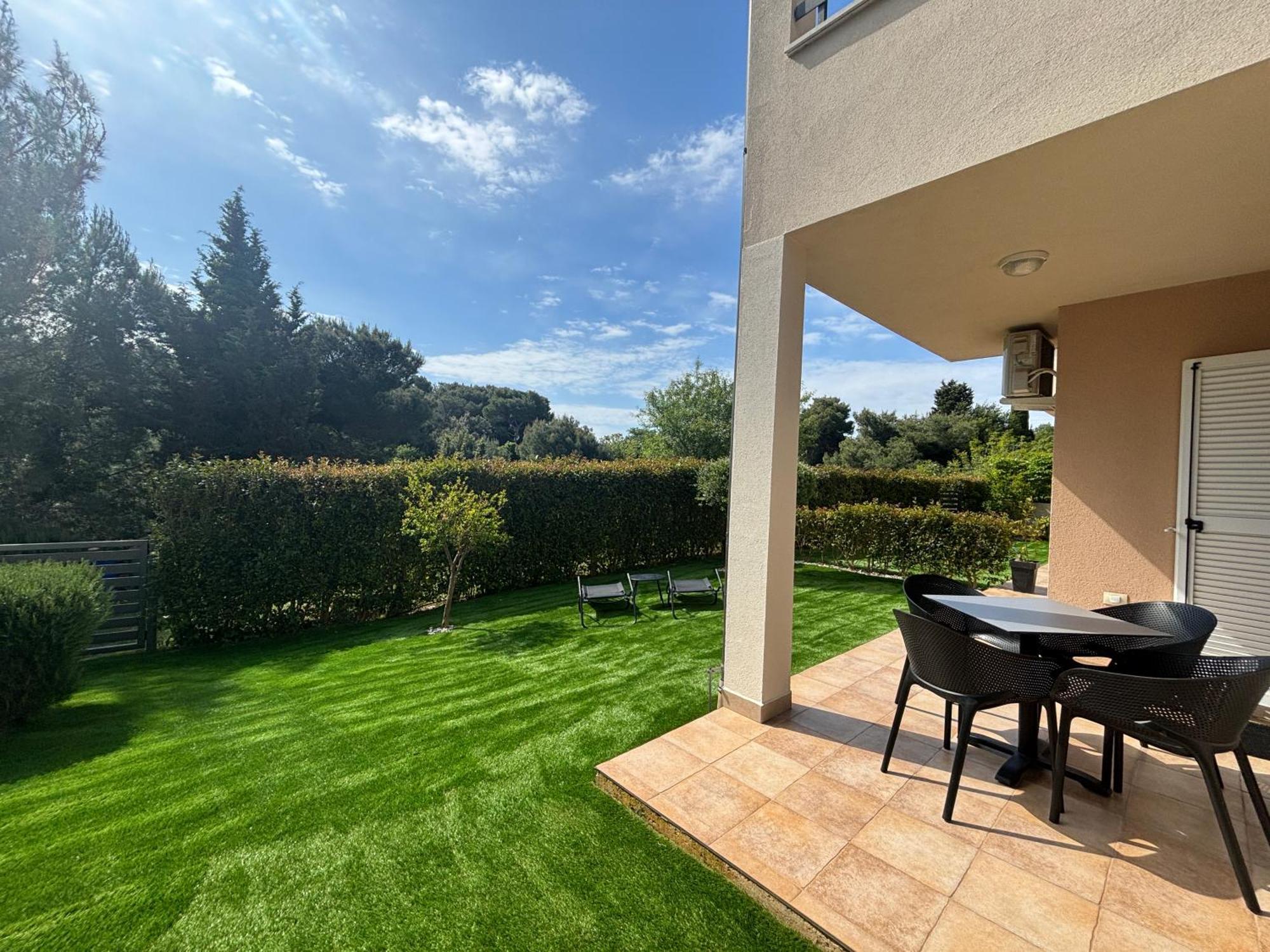 Apartment Punta Premantura E With Garden Экстерьер фото