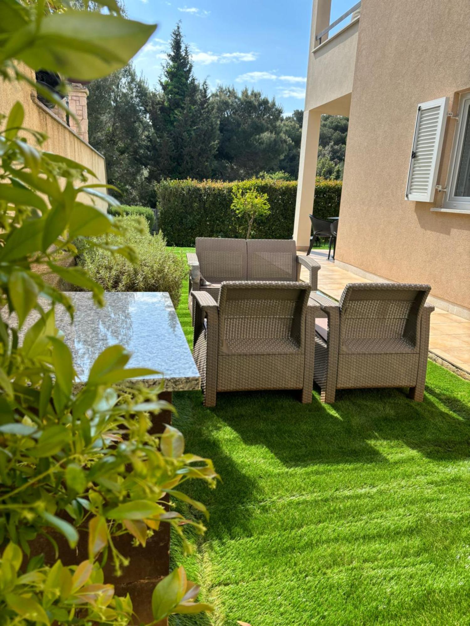 Apartment Punta Premantura E With Garden Экстерьер фото
